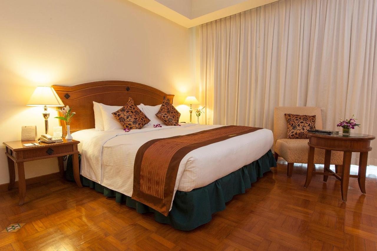 Himawari Hotel Apartments Phnom Penh Exterior foto